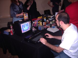 viejo_archivero playing the new Matra/Kralizec release on tape: INK